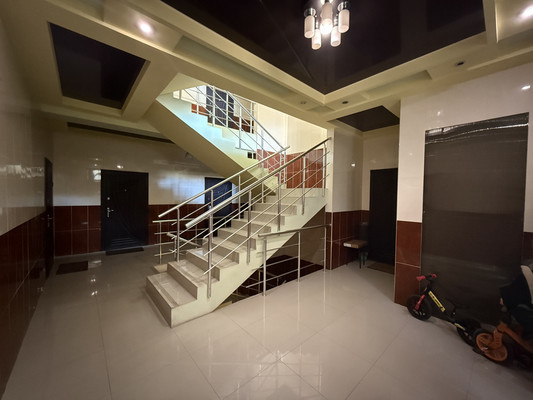 Купить --комнатную квартиру