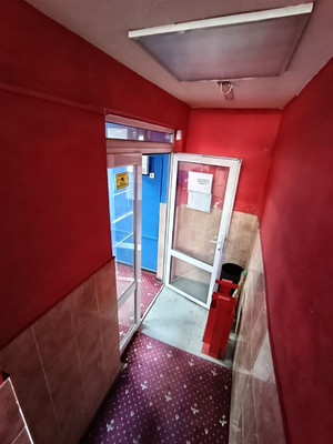 Снять  помещение свободного назначения