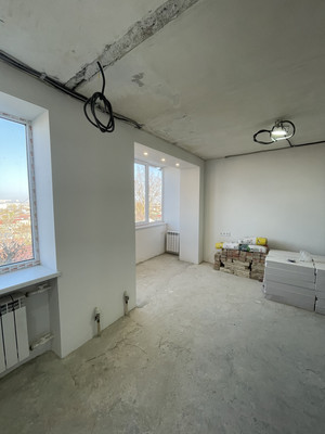 Купить --комнатную квартиру